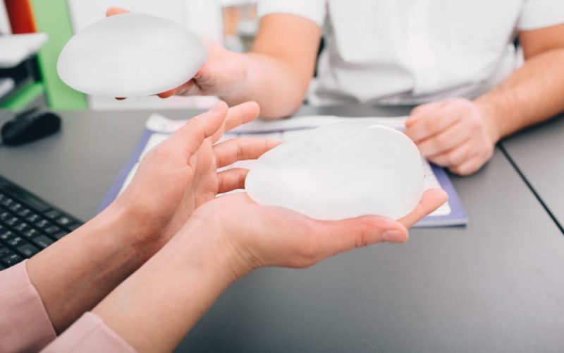 Tipos de implantes de senos: ¿cuál se adapta mejor a tu estilo de vida?